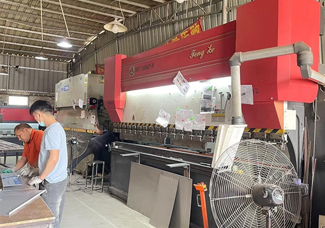  Real-life workshop display 