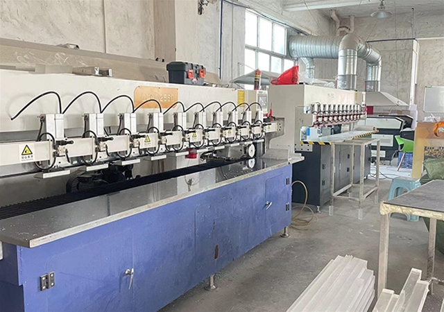  Real-life workshop display 